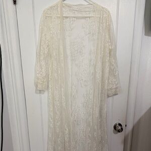 Elegant Cream Lace Robe